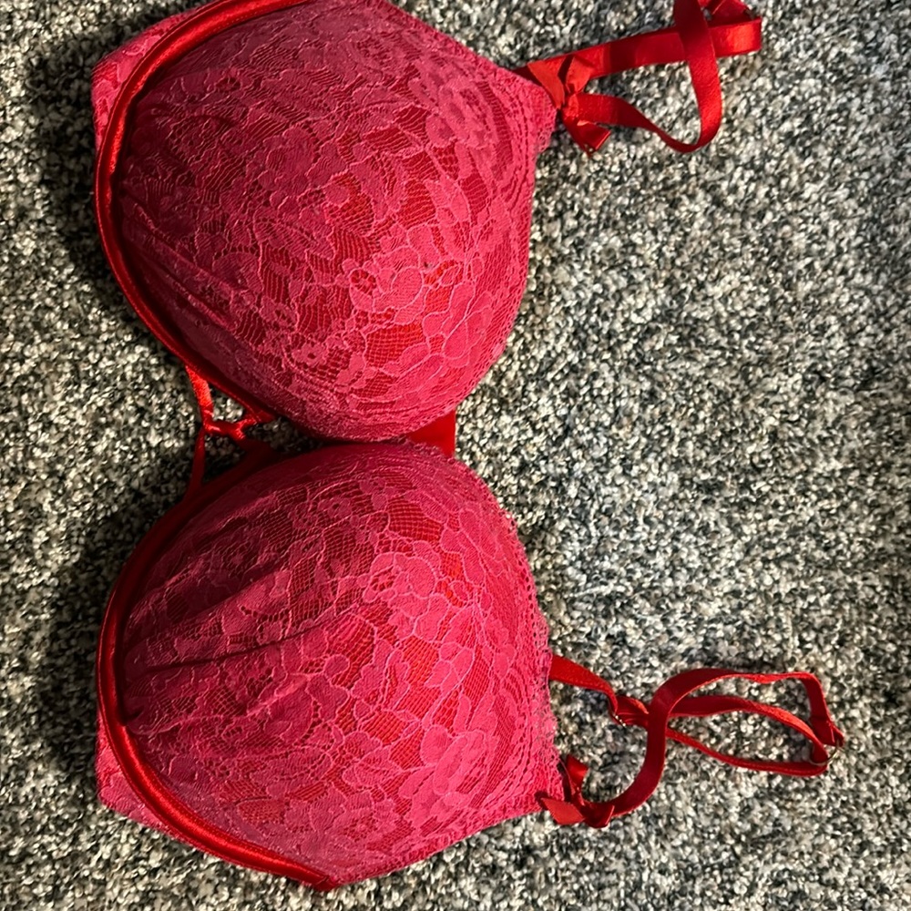 Victoria’s Secret Miraculous Plung Bra